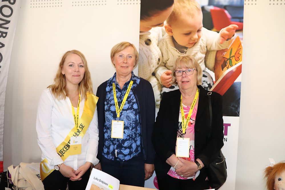 Bild på de tre föreläsarna: Eva Carlbom, utvecklingsledare Region Örebro län, Anne Myllylä, bibliotekarie stadsbiblioteket och Lena Carlsson, enhetschef familjecentralerna.